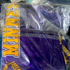 Vikings tshirt and gaitor -size xl